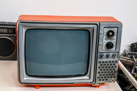 七八十年代黑白电视机