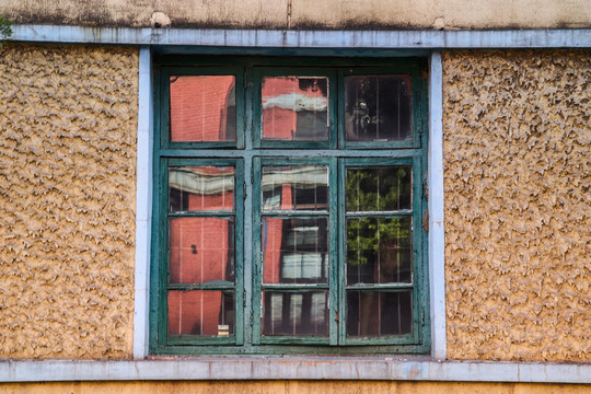 老房子老窗户