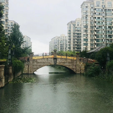 雨天的小区