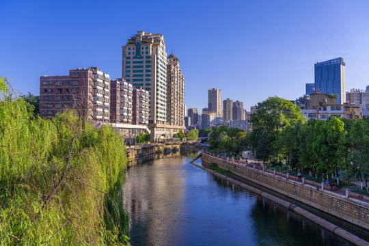 流淌于城市的河流