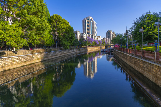 流淌于城市的河流