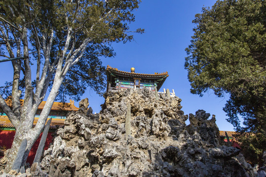 北京故宫御花园堆秀山