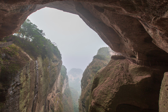 桂林资源八角寨风景区蜂窝状洞穴