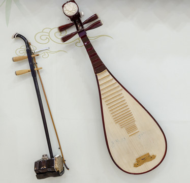 二胡琵琶古典乐器展示