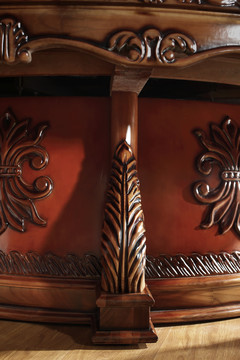 美式实木餐桌桌脚雕刻特写