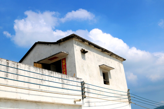 舊房子與藍天