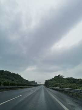 雨后高速