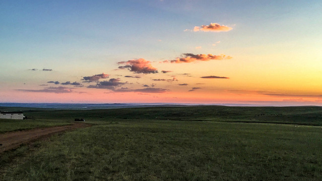 草原夕阳