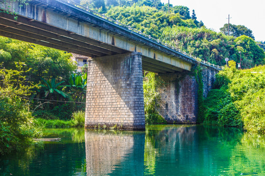 东江湖河中桥梁