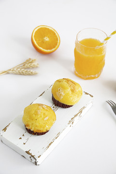 橙汁和蛋糕