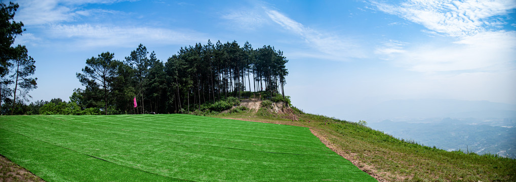 山顶的滑翔伞训练基地