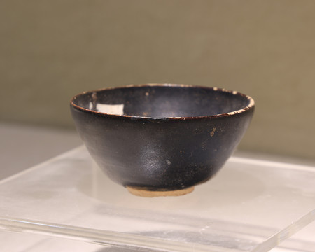 吉州窑酱黑釉瓷碗