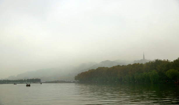 西湖雨景