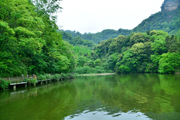 青城山月城湖