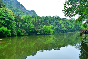 青城山月城湖