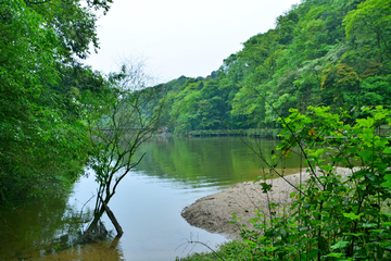 青城山月城湖