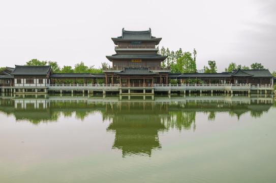 苏州石湖景区水上阁楼