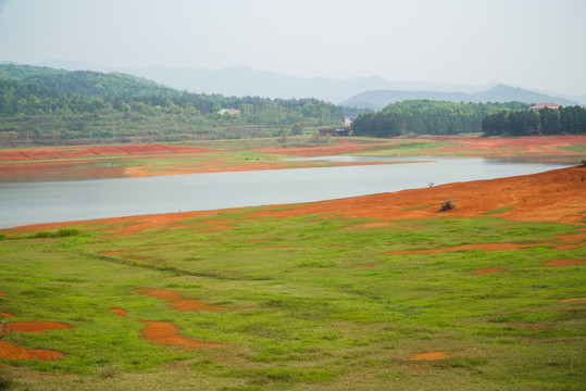 衡阳龙溪湖红土地