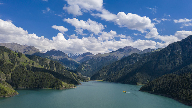 天山天池全景