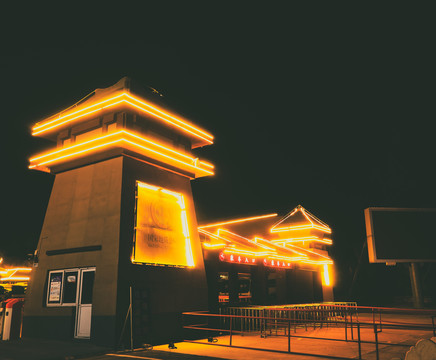 王莽岭山门夜景