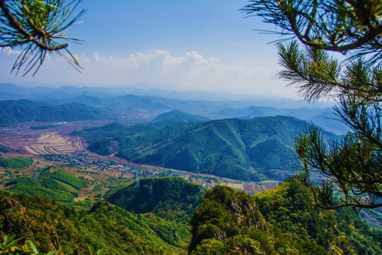 辽阳通明山山顶俯瞰群山山峰