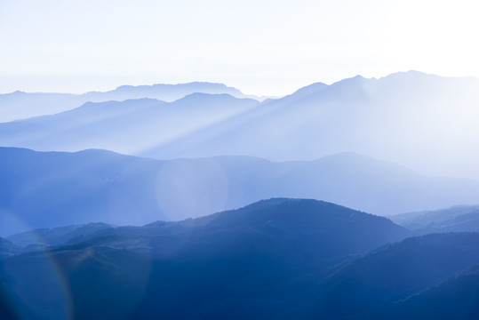 东川水墨山景