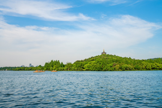 杭州西湖夏天苏堤春晓雷峰塔