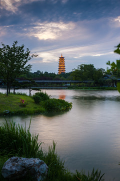 夕照栖灵塔