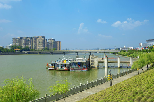 梅江边轮渡码头