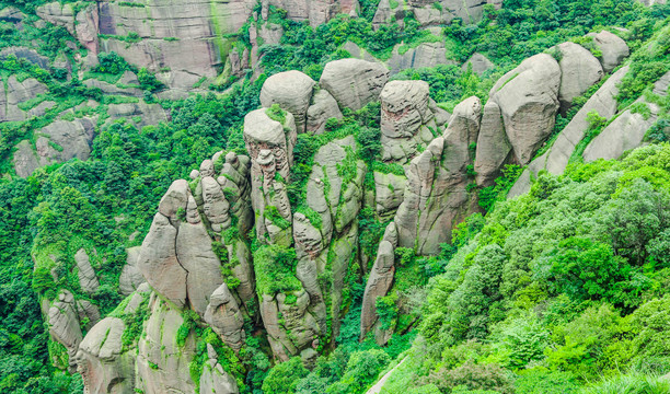 奇峰怪石十八罗汉