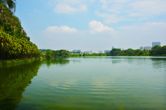 七星岩湖景