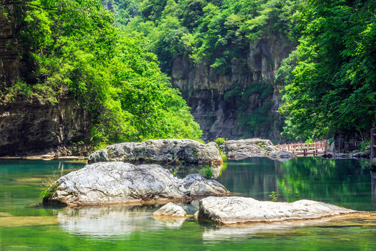 夏日峡谷风光