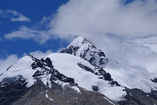 雪山珠峰侧峰