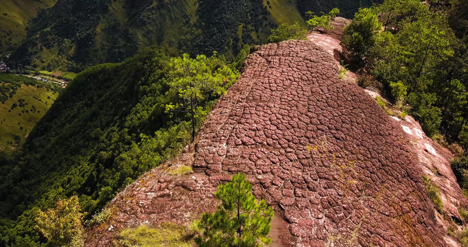 丽江千龟山丹霞地貌航拍特写