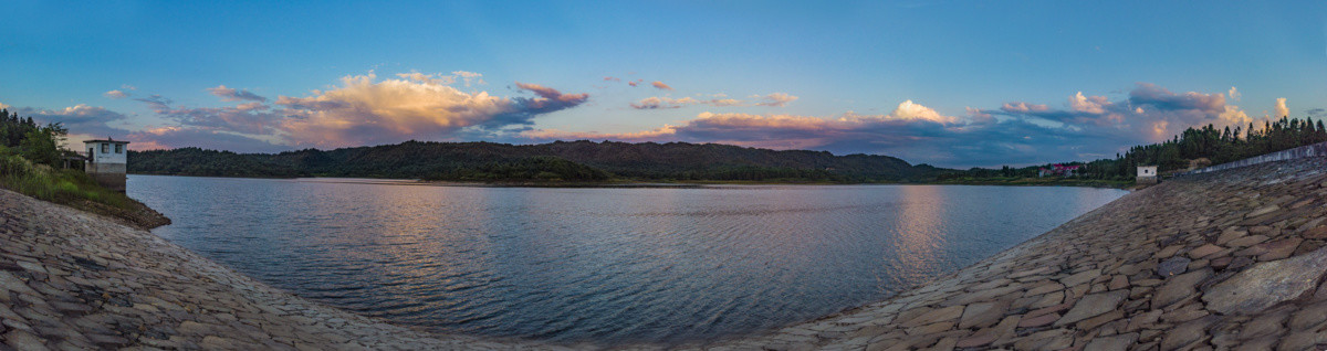 山顶湖泊