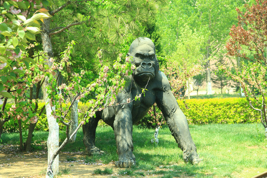 猴子雕像