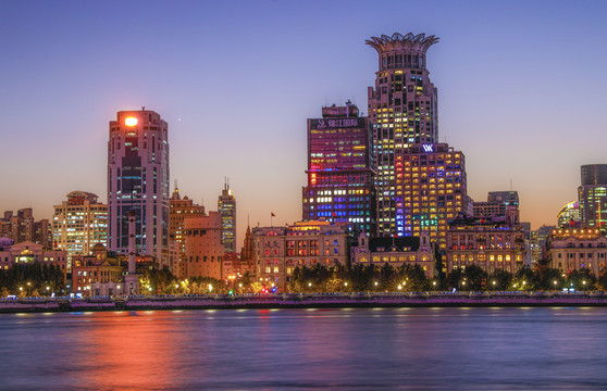 外滩万国建筑群城市天际线夜景