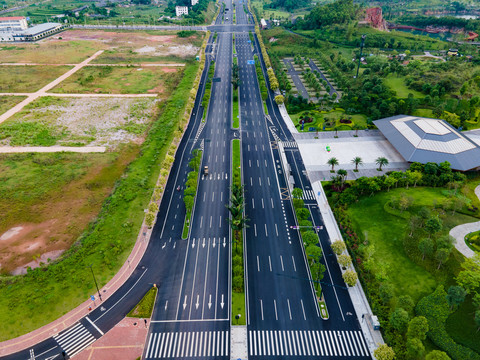 航拍南宁蒲兴大道宽畅的公路