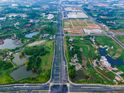 航拍南宁蒲兴大道宽畅的公路