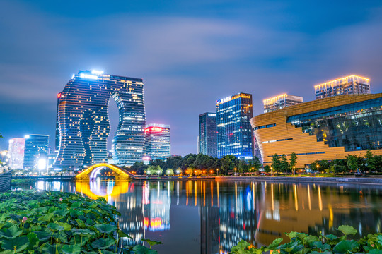 杭州低碳科技馆和杭州印夏天夜景