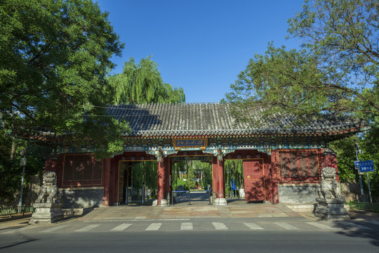 北京大学西门