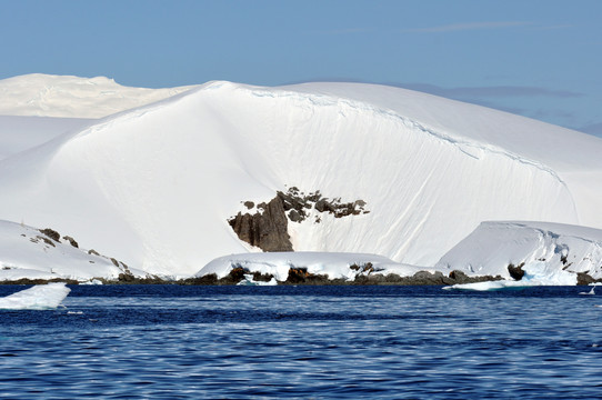 蓝天冰雪海洋