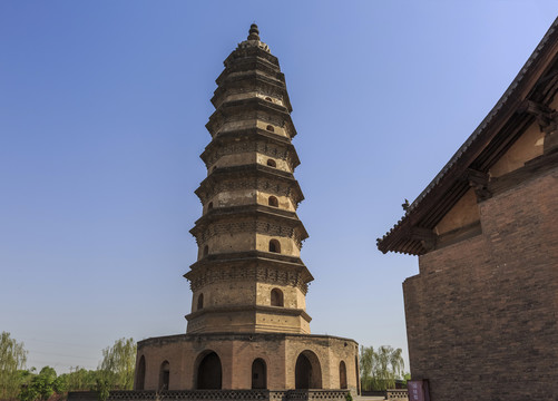 中国山西平遥慈相寺麓台塔风光