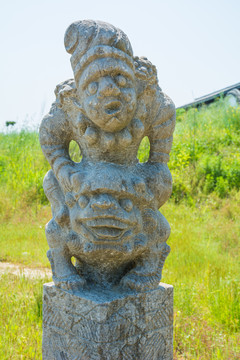 人骑狮子雕塑