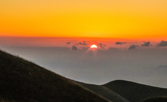 高山夕阳云海