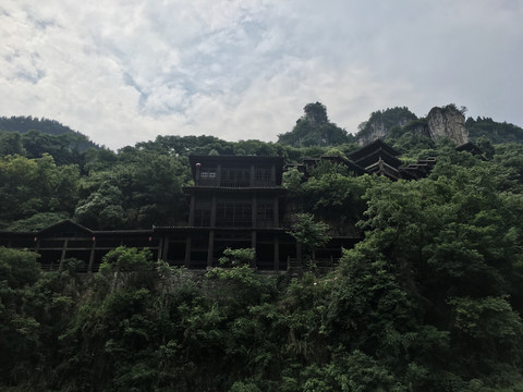 山中楼阁