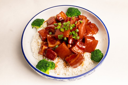 红烧肉米饭