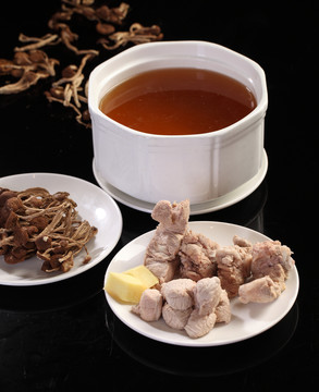 茶树菇土肉汤