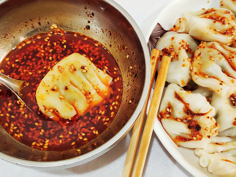 红油水饺