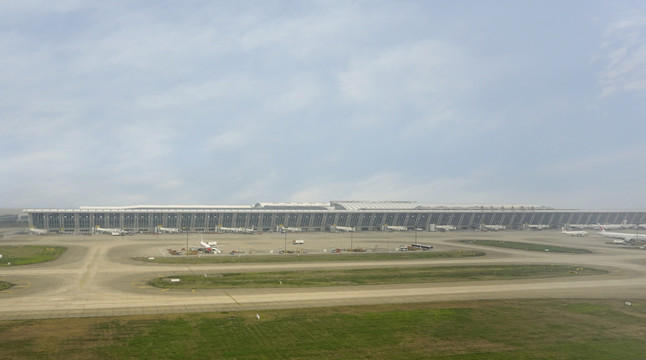 俯拍上海浦东国际机场